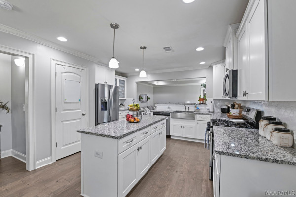 1129 Benjamin Way