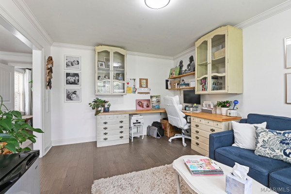 1129 Benjamin Way