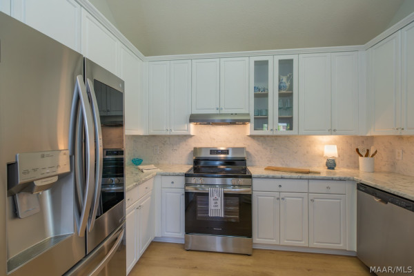 2615 Queens Hollow Court