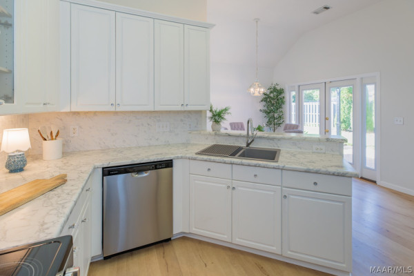 2615 Queens Hollow Court