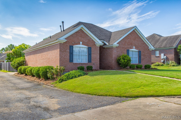2615 Queens Hollow Court
