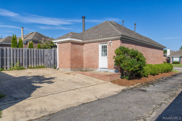 2615 Queens Hollow Court