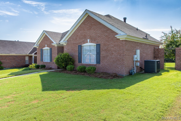 2615 Queens Hollow Court