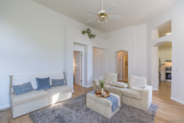 2615 Queens Hollow Court