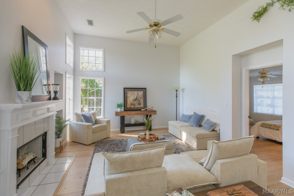 2615 Queens Hollow Court