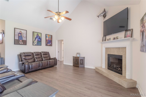 2009 VONICA ROSE Street