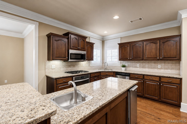 8407 ROCKBRIDGE Circle