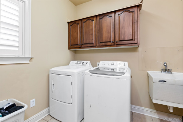 8407 ROCKBRIDGE Circle