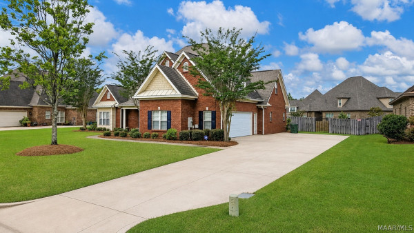 8407 ROCKBRIDGE Circle