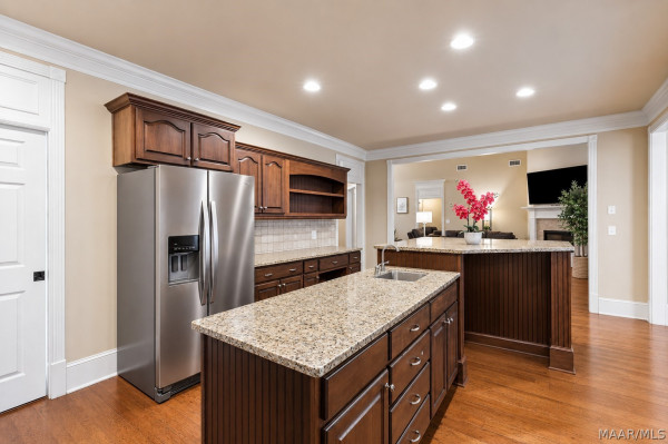 8407 ROCKBRIDGE Circle