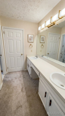 6125 WILLOW GLEN Drive