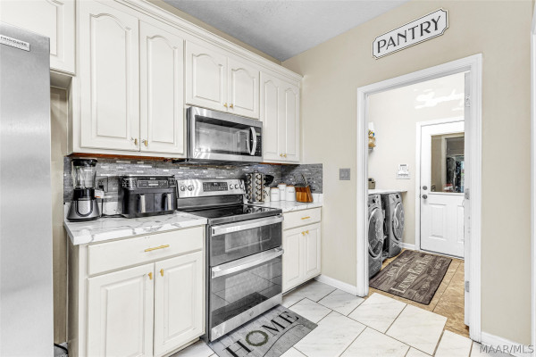 275 RIDGEVIEW Drive