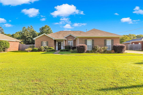 586 INGLESIDE Way