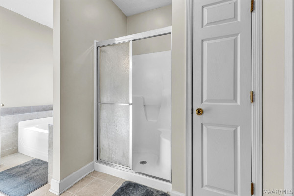 586 INGLESIDE Way