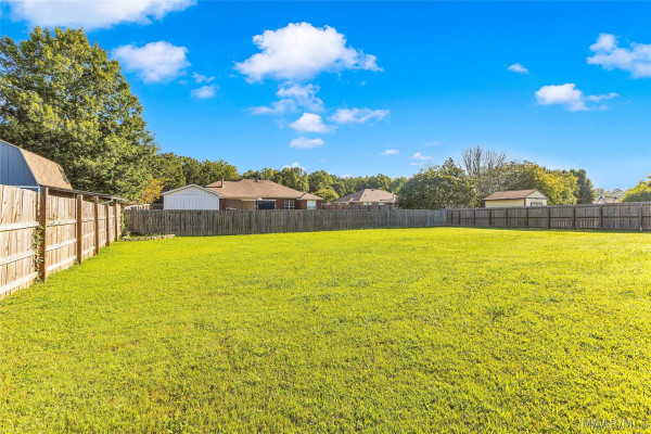 586 INGLESIDE Way