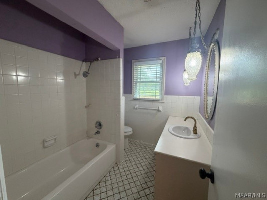 221 Lakeshore Drive