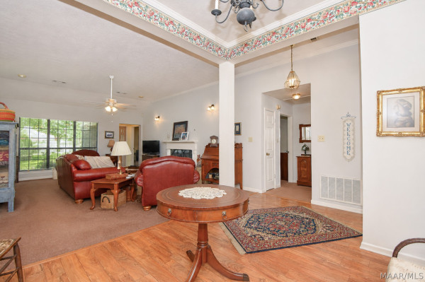 304 RIVER OAKS Drive