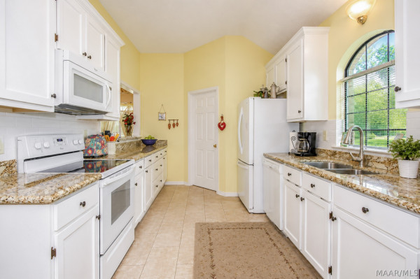 304 RIVER OAKS Drive