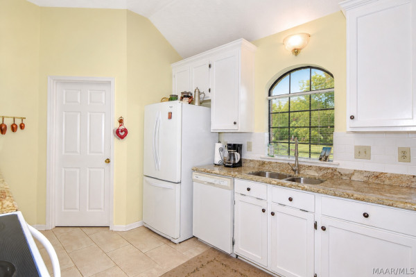 304 RIVER OAKS Drive