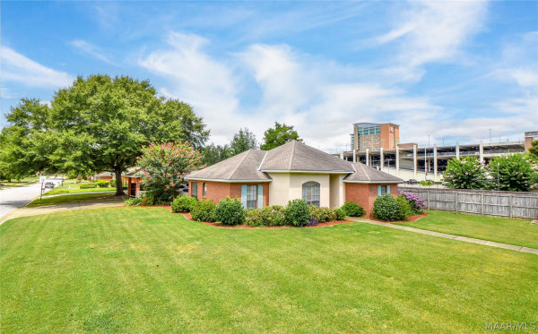 304 RIVER OAKS Drive