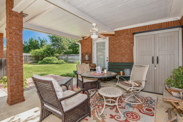 304 RIVER OAKS Drive