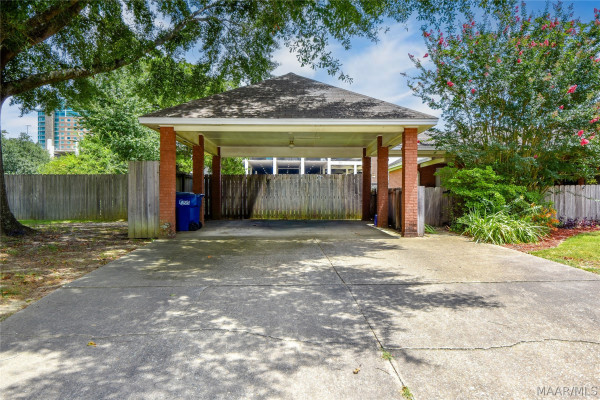 304 RIVER OAKS Drive
