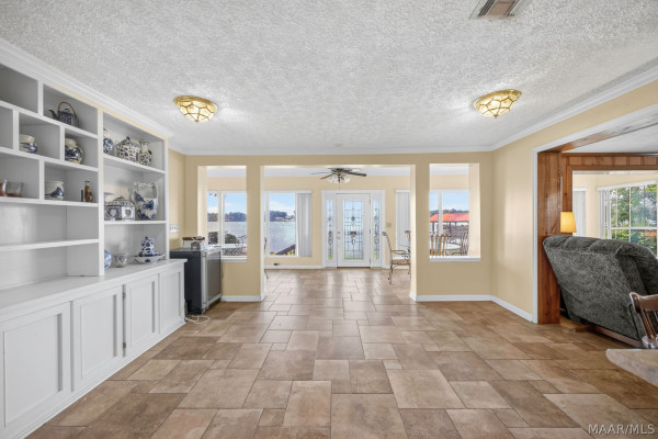 939 Lakeland Drive