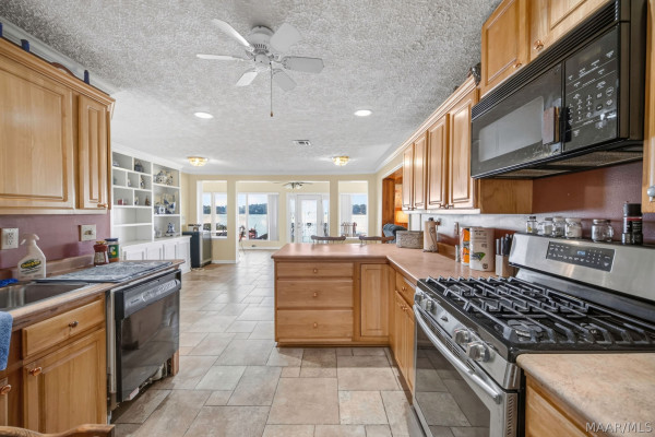 939 Lakeland Drive