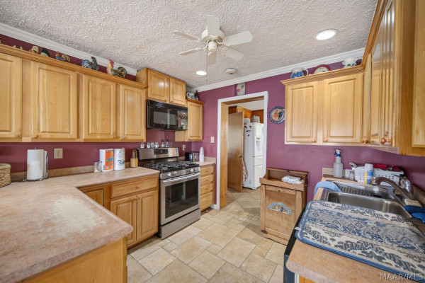 939 Lakeland Drive