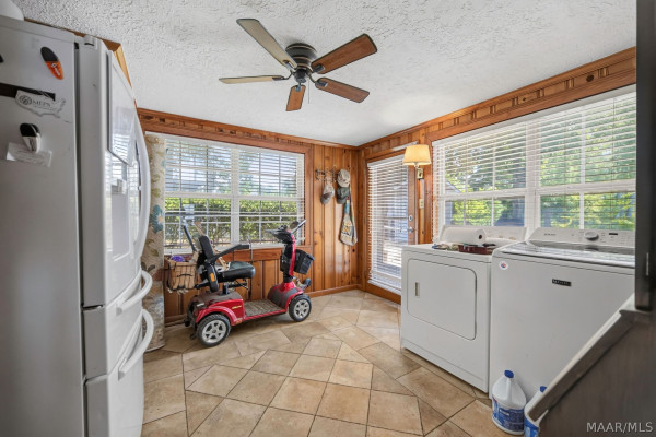 939 Lakeland Drive