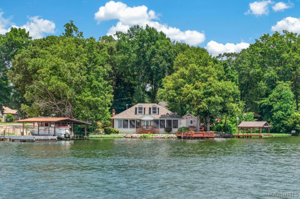939 Lakeland Drive