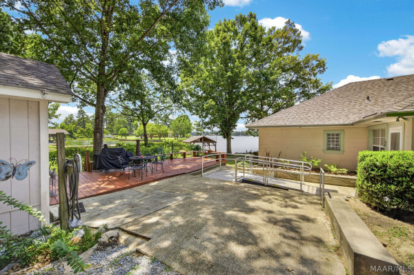 939 Lakeland Drive