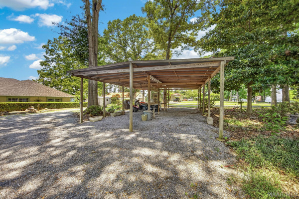 939 Lakeland Drive