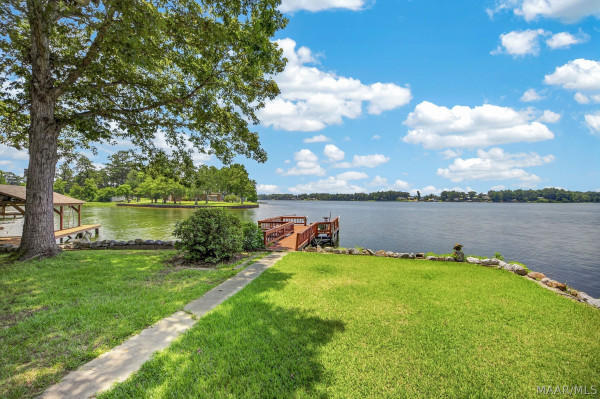 939 Lakeland Drive
