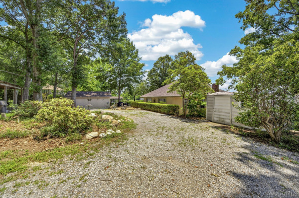 939 Lakeland Drive