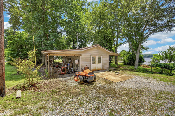 939 Lakeland Drive
