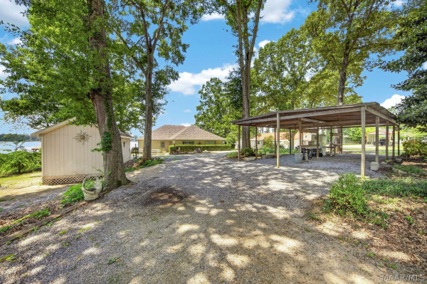 939 Lakeland Drive