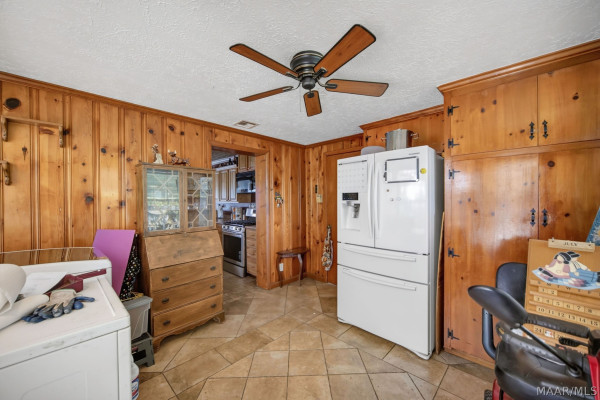 939 Lakeland Drive