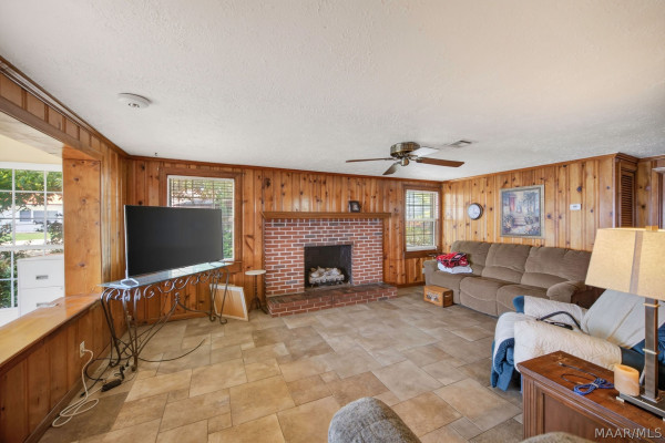 939 Lakeland Drive