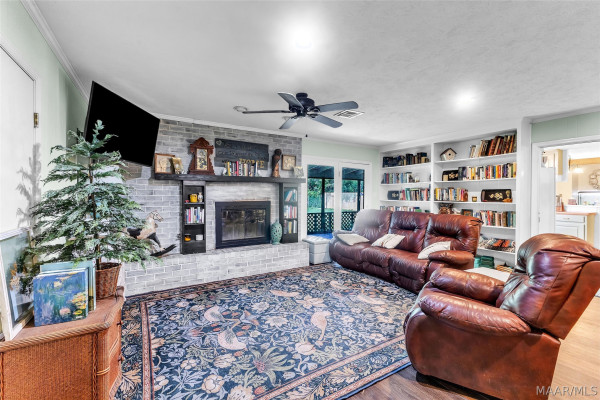 206 Poplar Street