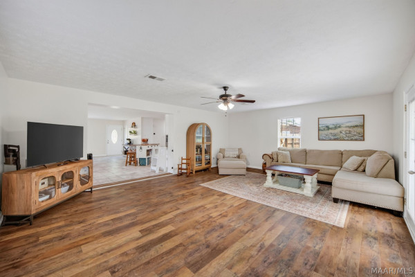 212 Radburn Way