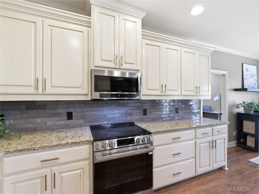 9516 LOCHWORTH Court