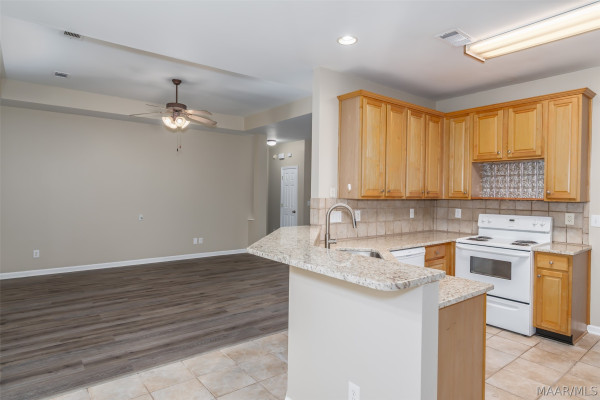 8100 GRAYSON Grove