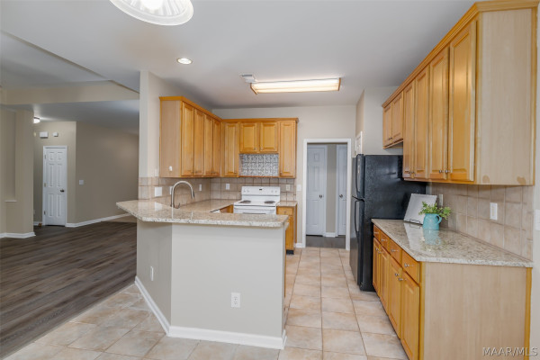 8100 GRAYSON Grove
