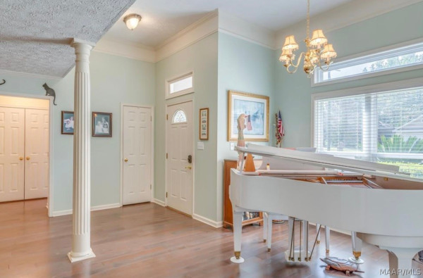 922 Silver Creek Circle