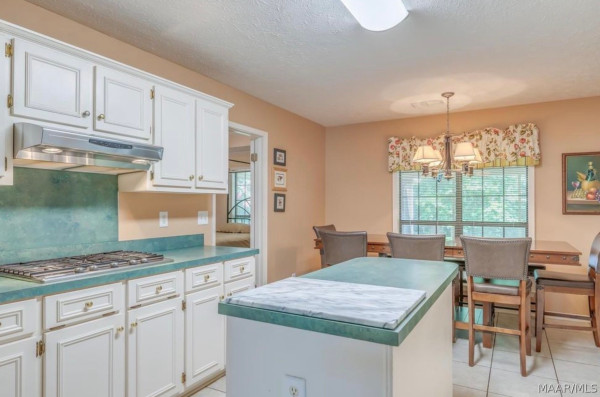 922 Silver Creek Circle
