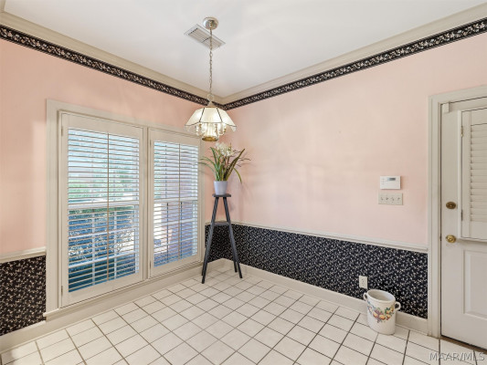 8207 Harrogate Hill