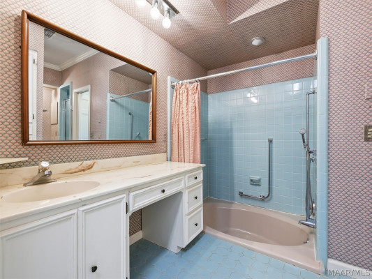 3152 Rolling Road Circle