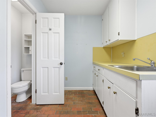 3152 Rolling Road Circle