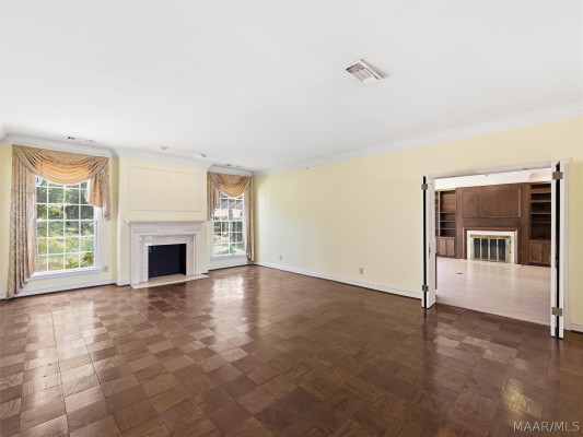 3152 Rolling Road Circle